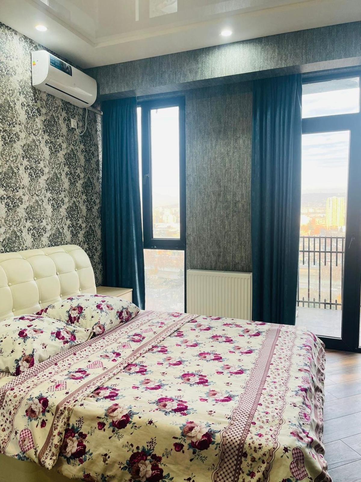 Pool House Otel Tiflis Dış mekan fotoğraf
